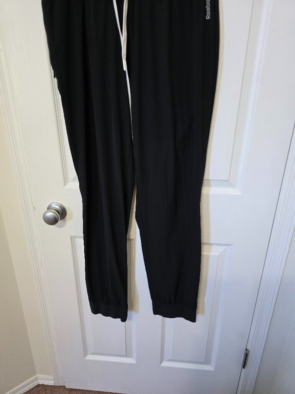 Reebok Lightweight Joggers – Size Large